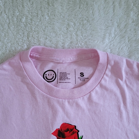 ✨️HP✨️ Neff Checkerboard and Rose🌹Graphic Tee👕 - NWT - Picture 4 of 10